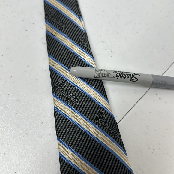 Chick-fil-A store manager tie. Minor wear, see pictures. Great tie for the store - Picture 9 of 10